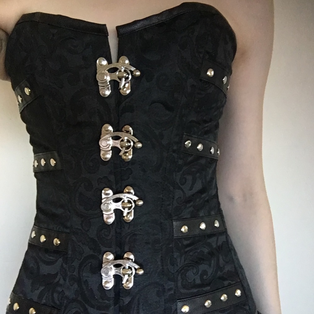 Black steampunk cosplay corset with silver front clasps and boning. Size 24.